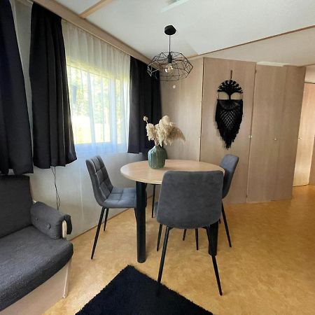 Chalet 'T Rijsterbos Op Camping Met Zwembad! Villa Esterno foto