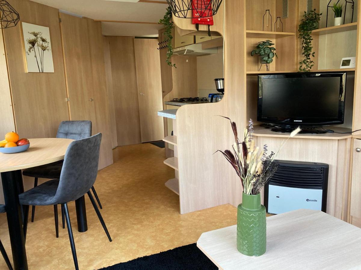 Chalet 'T Rijsterbos Op Camping Met Zwembad! Villa Esterno foto