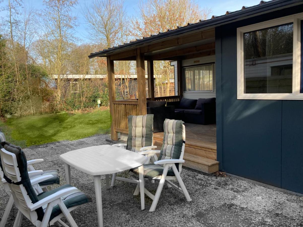 Chalet 'T Rijsterbos Op Camping Met Zwembad! Villa Esterno foto
