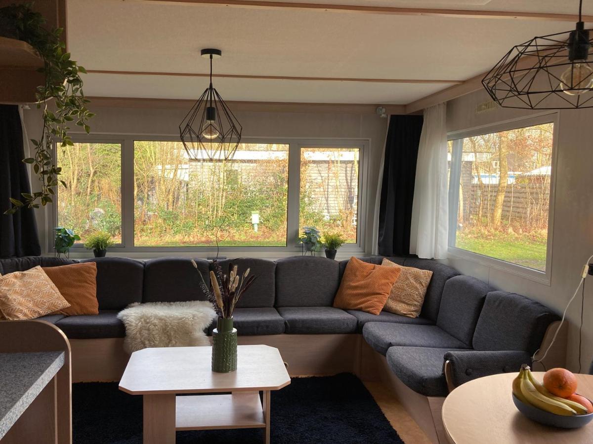 Chalet 'T Rijsterbos Op Camping Met Zwembad! Villa Esterno foto