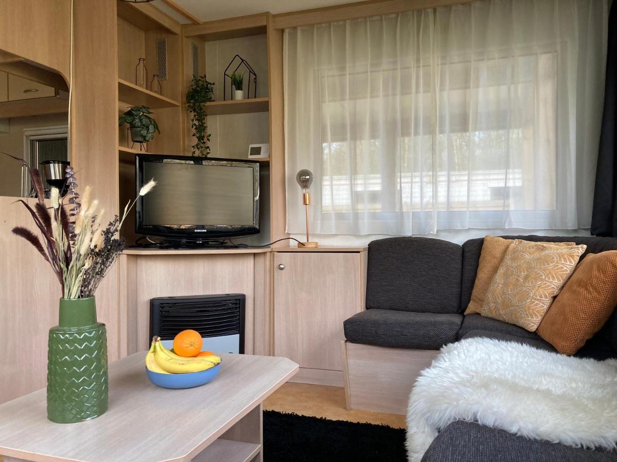 Chalet 'T Rijsterbos Op Camping Met Zwembad! Villa Esterno foto